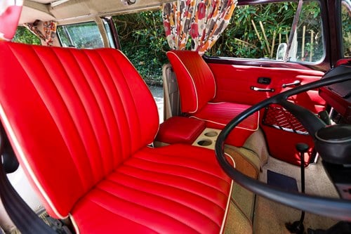 1975 Volkswagen Type 2 Bay Window Camper Conversion In vendita (immagine 41 di 200)