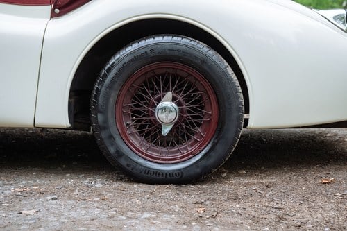 1973 Jaguar XK120 OTS replica by Broomstick Cars In vendita (immagine 32 di 136)