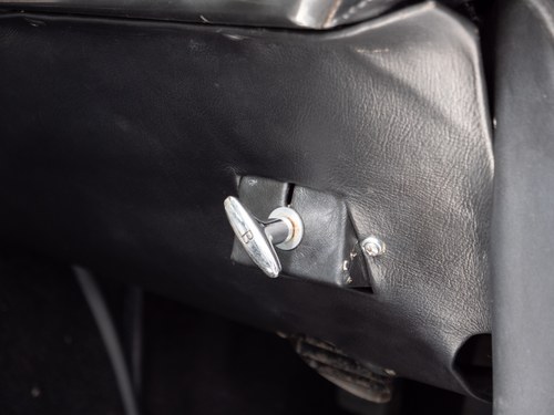 1966 Aston Martin DB6 Vantage Sports Saloon Te koop (foto 75 van 333)