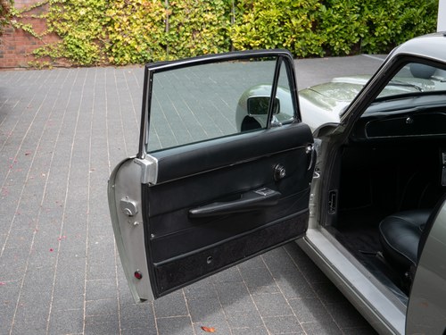 1966 Aston Martin DB6 Vantage Sports Saloon Te koop (foto 76 van 333)