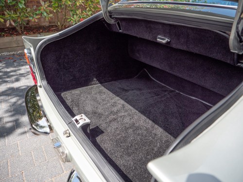 1966 Aston Martin DB6 Vantage Sports Saloon Te koop (foto 108 van 333)