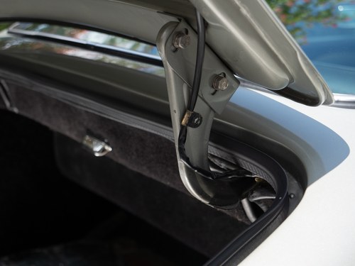 1966 Aston Martin DB6 Vantage Sports Saloon Te koop (foto 117 van 333)