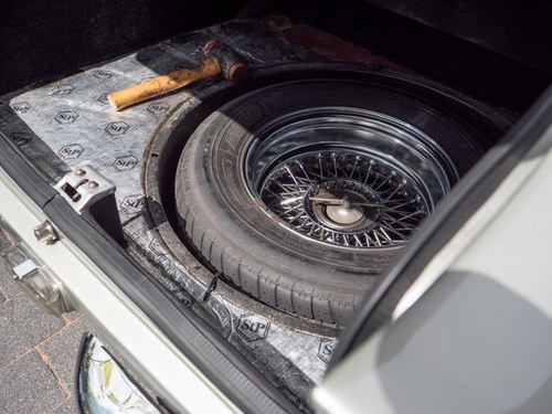 1966 Aston Martin DB6 Vantage Sports Saloon Te koop (foto 118 van 333)