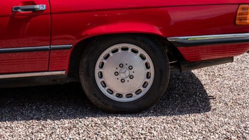 1986 Mercedes-Benz 300SL R107 till salu (bild 19 av 396)