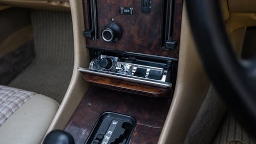 1986 Mercedes-Benz 300SL R107 till salu (bild 43 av 396)