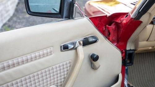 1986 Mercedes-Benz 300SL R107 till salu (bild 55 av 396)