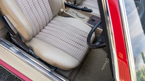 1986 Mercedes-Benz 300SL R107 till salu (bild 58 av 396)