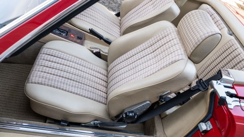 1986 Mercedes-Benz 300SL R107 till salu (bild 61 av 396)