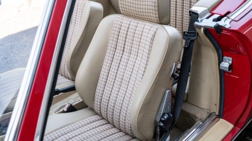 1986 Mercedes-Benz 300SL R107 till salu (bild 63 av 396)