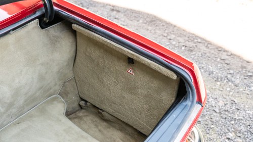 1986 Mercedes-Benz 300SL R107 till salu (bild 75 av 396)