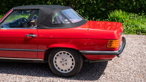 1986 Mercedes-Benz 300SL R107 till salu (bild 81 av 396)