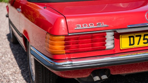 1986 Mercedes-Benz 300SL R107 till salu (bild 87 av 396)