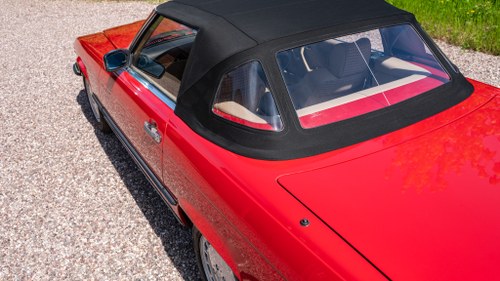 1986 Mercedes-Benz 300SL R107 till salu (bild 92 av 396)