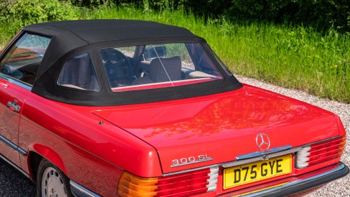 1986 Mercedes-Benz 300SL R107 till salu (bild 93 av 396)