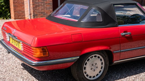 1986 Mercedes-Benz 300SL R107 till salu (bild 111 av 396)