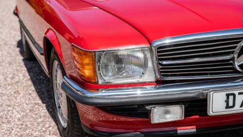 1986 Mercedes-Benz 300SL R107 till salu (bild 118 av 396)