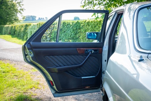 1990 Mercedes W126 300SE For Sale (picture 98 of 223)