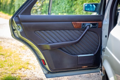 1990 Mercedes W126 300SE For Sale (picture 99 of 223)