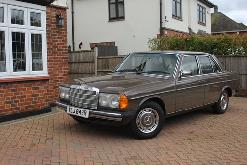1977 Mercedes-Benz W123 230 For Sale (picture 11 of 217)