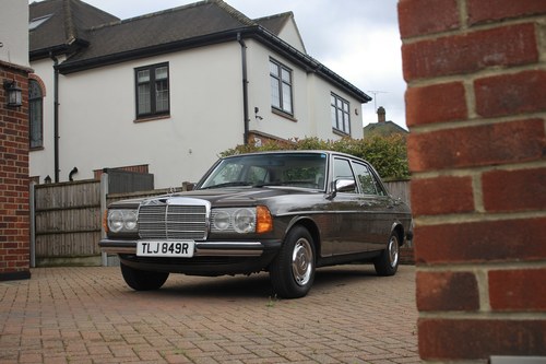 1977 Mercedes-Benz W123 230 For Sale (picture 21 of 217)