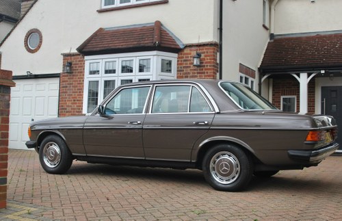 1977 Mercedes-Benz W123 230 For Sale (picture 22 of 217)