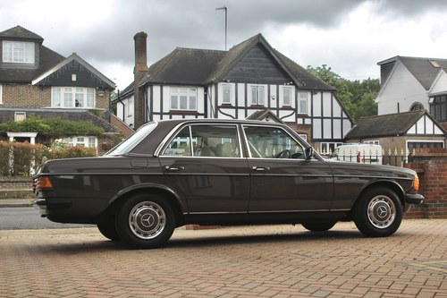1977 Mercedes-Benz W123 230 For Sale (picture 23 of 217)