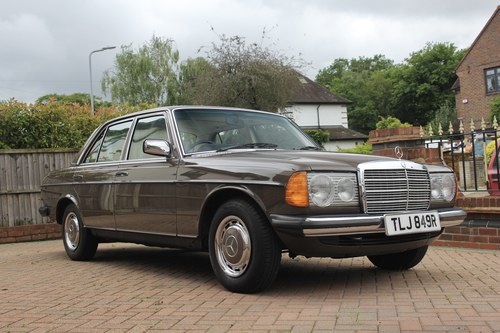 1977 Mercedes-Benz W123 230 For Sale (picture 24 of 217)