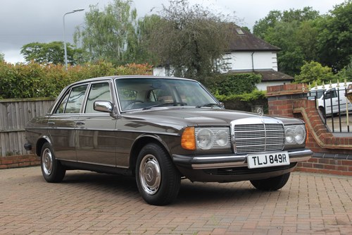 1977 Mercedes-Benz W123 230 For Sale (picture 25 of 217)