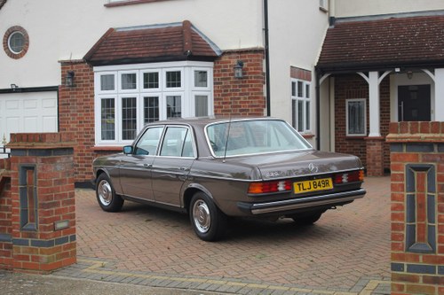 1977 Mercedes-Benz W123 230 For Sale (picture 29 of 217)