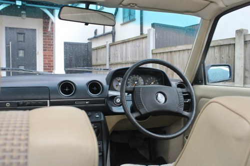 1977 Mercedes-Benz W123 230 For Sale (picture 44 of 217)