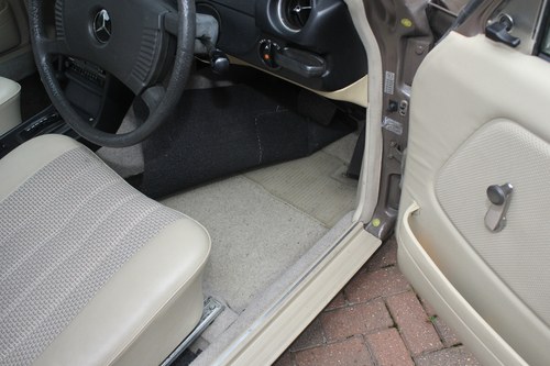 1977 Mercedes-Benz W123 230 For Sale (picture 82 of 217)