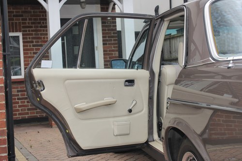 1977 Mercedes-Benz W123 230 For Sale (picture 107 of 217)