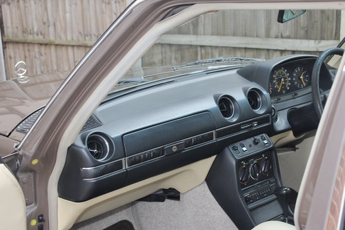 1977 Mercedes-Benz W123 230 For Sale (picture 130 of 217)