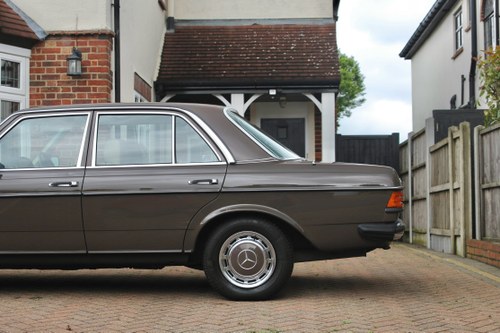 1977 Mercedes-Benz W123 230 For Sale (picture 141 of 217)