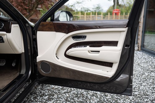 2013 Bentley Mulsanne V8 ‘Mulliner Driving Specification’ In vendita (immagine 39 di 137)