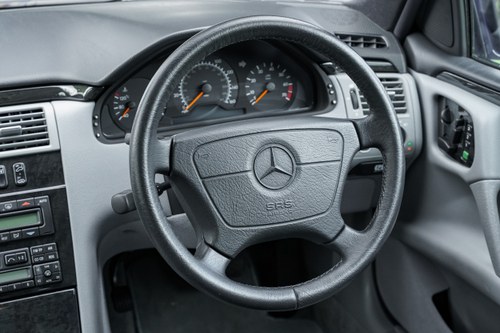 1998 Mercedes-Benz E430 Avantgarde Estate W210 In vendita (immagine 45 di 249)