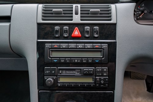 1998 Mercedes-Benz E430 Avantgarde Estate W210 In vendita (immagine 68 di 249)