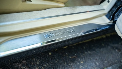 1986 Mercedes-Benz 300SL R107 till salu (bild 241 av 396)