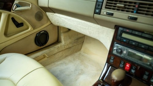 1986 Mercedes-Benz 300SL R107 till salu (bild 258 av 396)