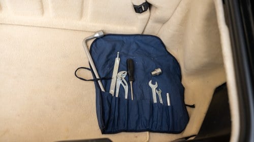 1986 Mercedes-Benz 300SL R107 till salu (bild 293 av 396)