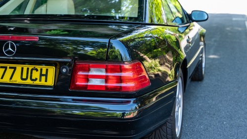 1986 Mercedes-Benz 300SL R107 till salu (bild 302 av 396)