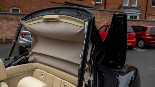 1986 Mercedes-Benz 300SL R107 till salu (bild 357 av 396)