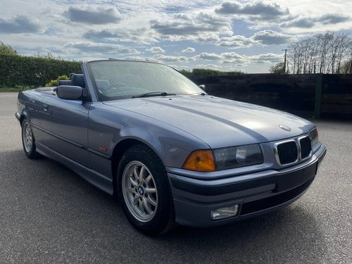 1997 BMW E36 328i à vendre (picture 2 of 75)