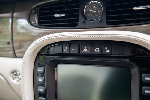 2003 Jaguar XJR X350 For Sale (picture 28 of 208)