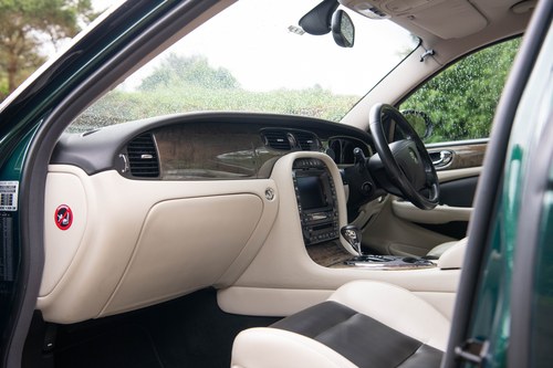 2003 Jaguar XJR X350 For Sale (picture 32 of 208)