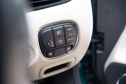 2003 Jaguar XJR X350 For Sale (picture 36 of 208)