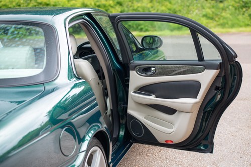 2003 Jaguar XJR X350 For Sale (picture 60 of 208)