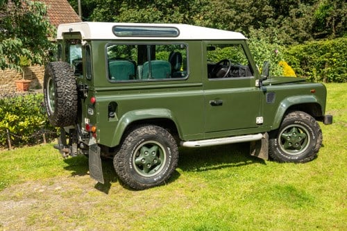 1999 Land Rover Defender 90 County TD5 Heritage Edition zum Verkauf (Bild 3 von 183)