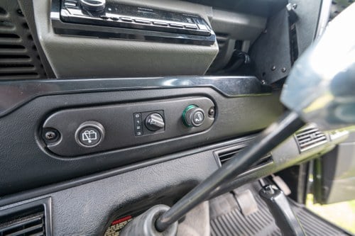 1999 Land Rover Defender 90 County TD5 Heritage Edition zum Verkauf (Bild 32 von 183)