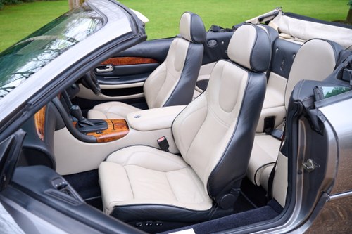 2003 Aston Martin DB7 V12 Vantage Volante Te koop (foto 43 van 141)